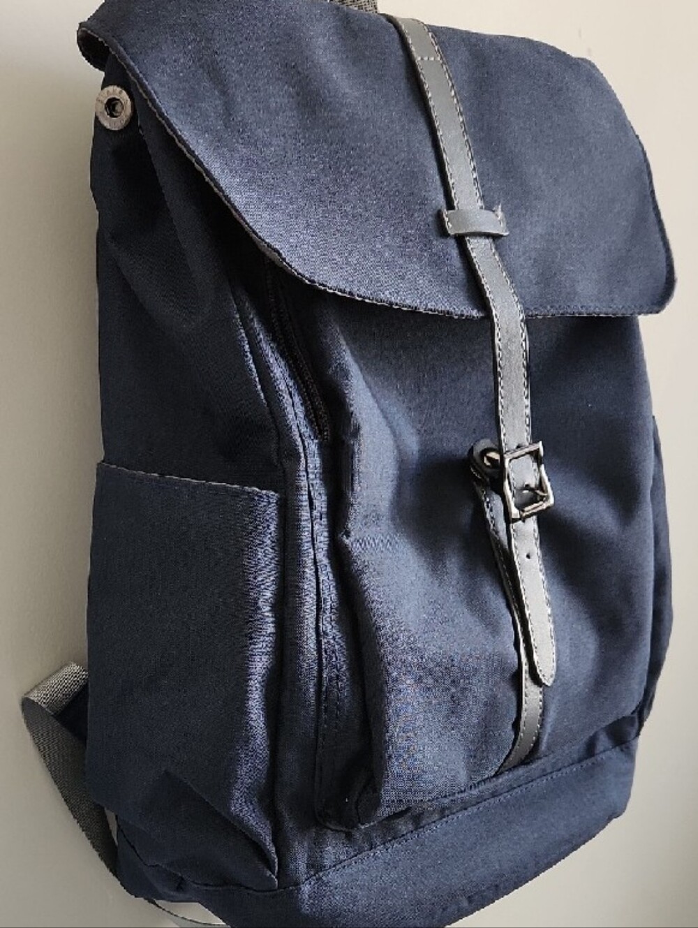 Wind Took Navy Canvas Men's Backpack Gray Details Snap Buckle Enclosure Zippers - Picture 12 of 12